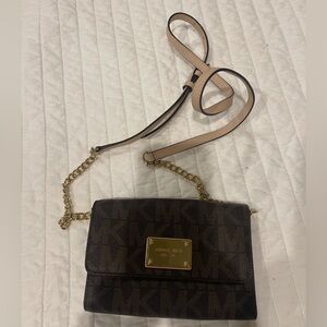 Michael Kors cute like new logo crossbody